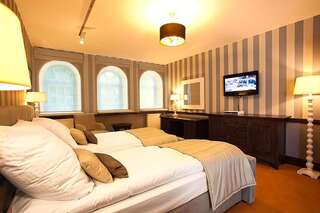 Отель Dwór Sanna Вешховиска Улучшенный двухместный номер с 1 кроватью или 2 отдельными кроватями-2
